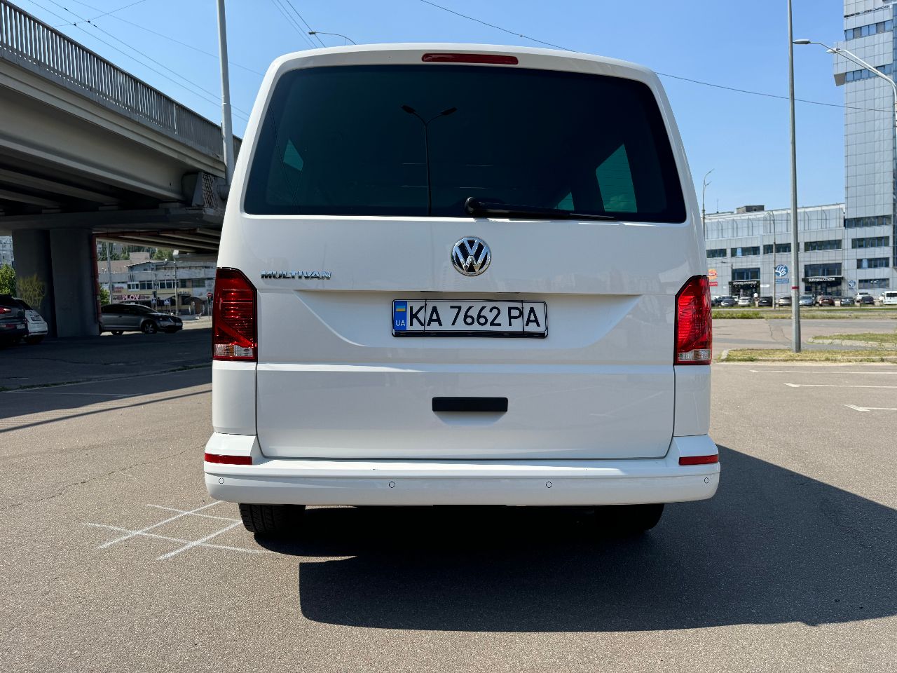 Volkswagen Multivan - фото 18