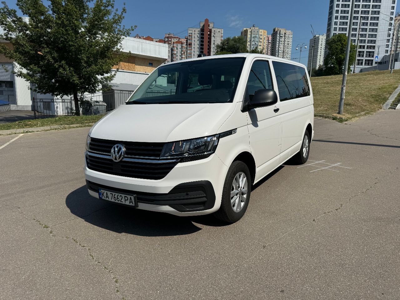 Volkswagen Multivan - фото 8