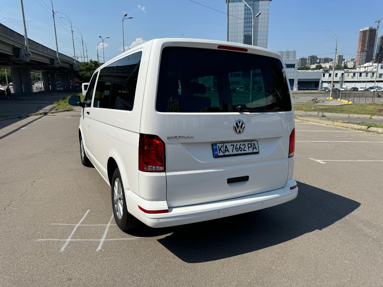 Volkswagen Multivan - фото 17