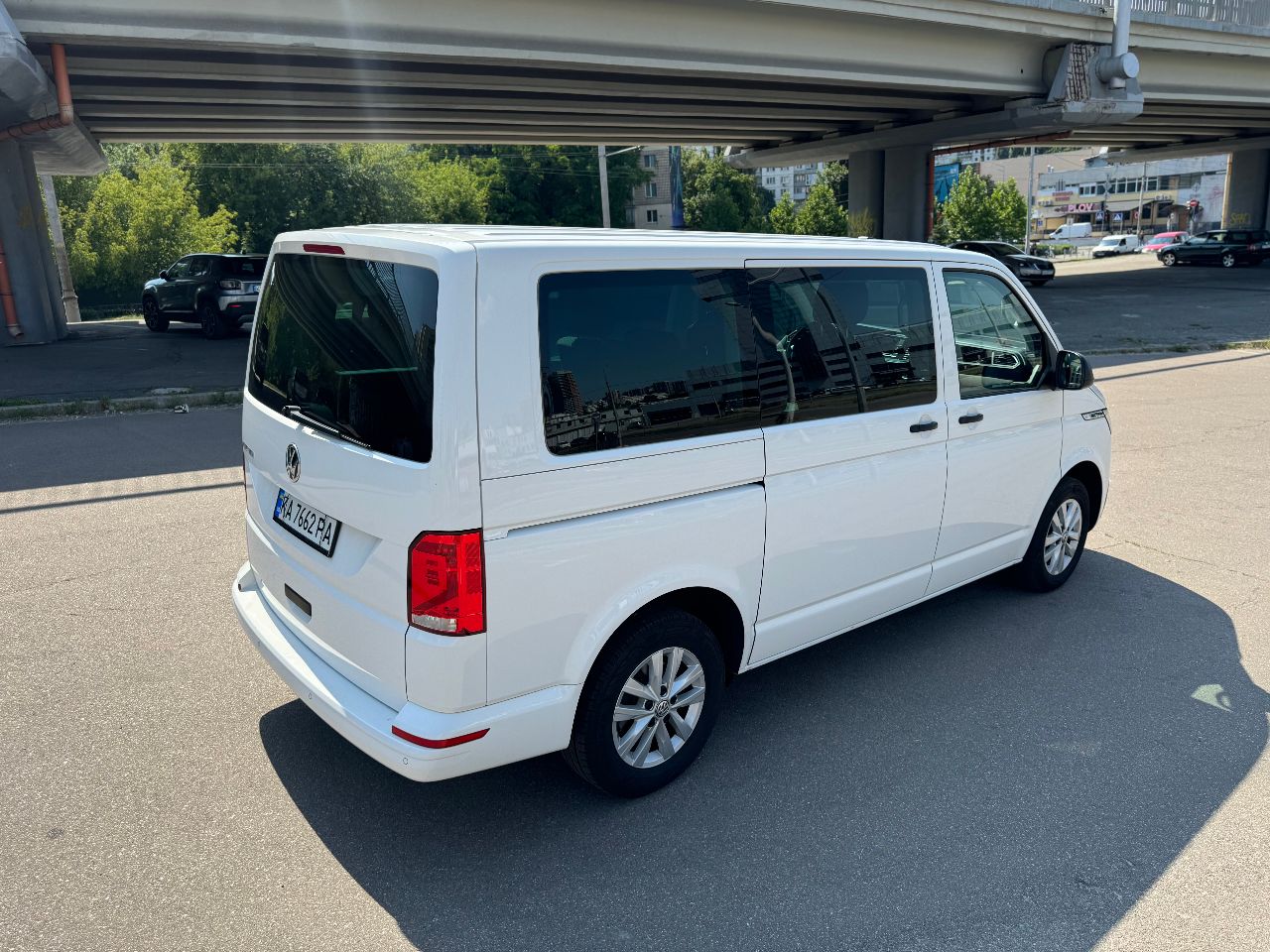 Volkswagen Multivan - фото 61