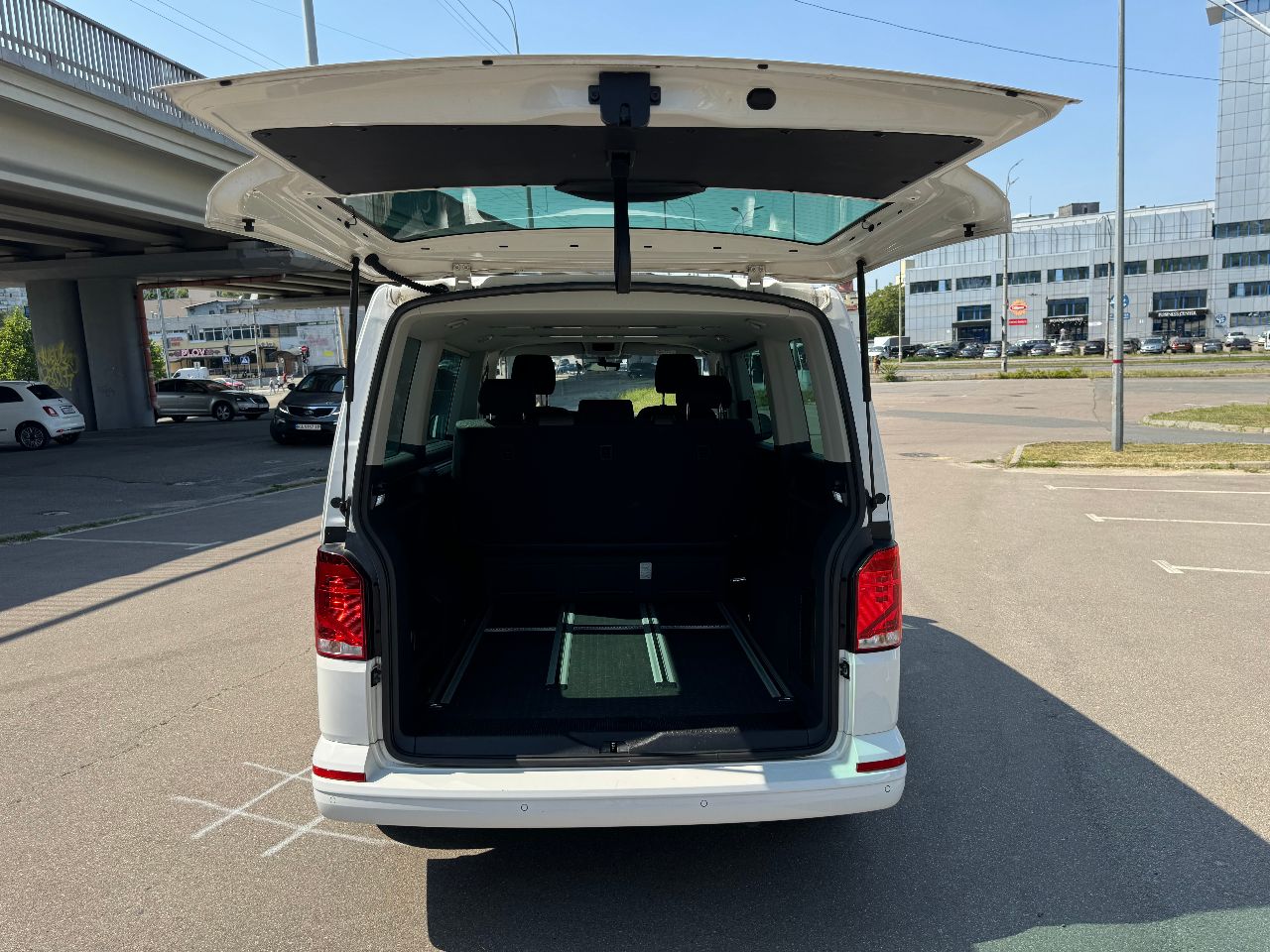 Volkswagen Multivan - фото 20