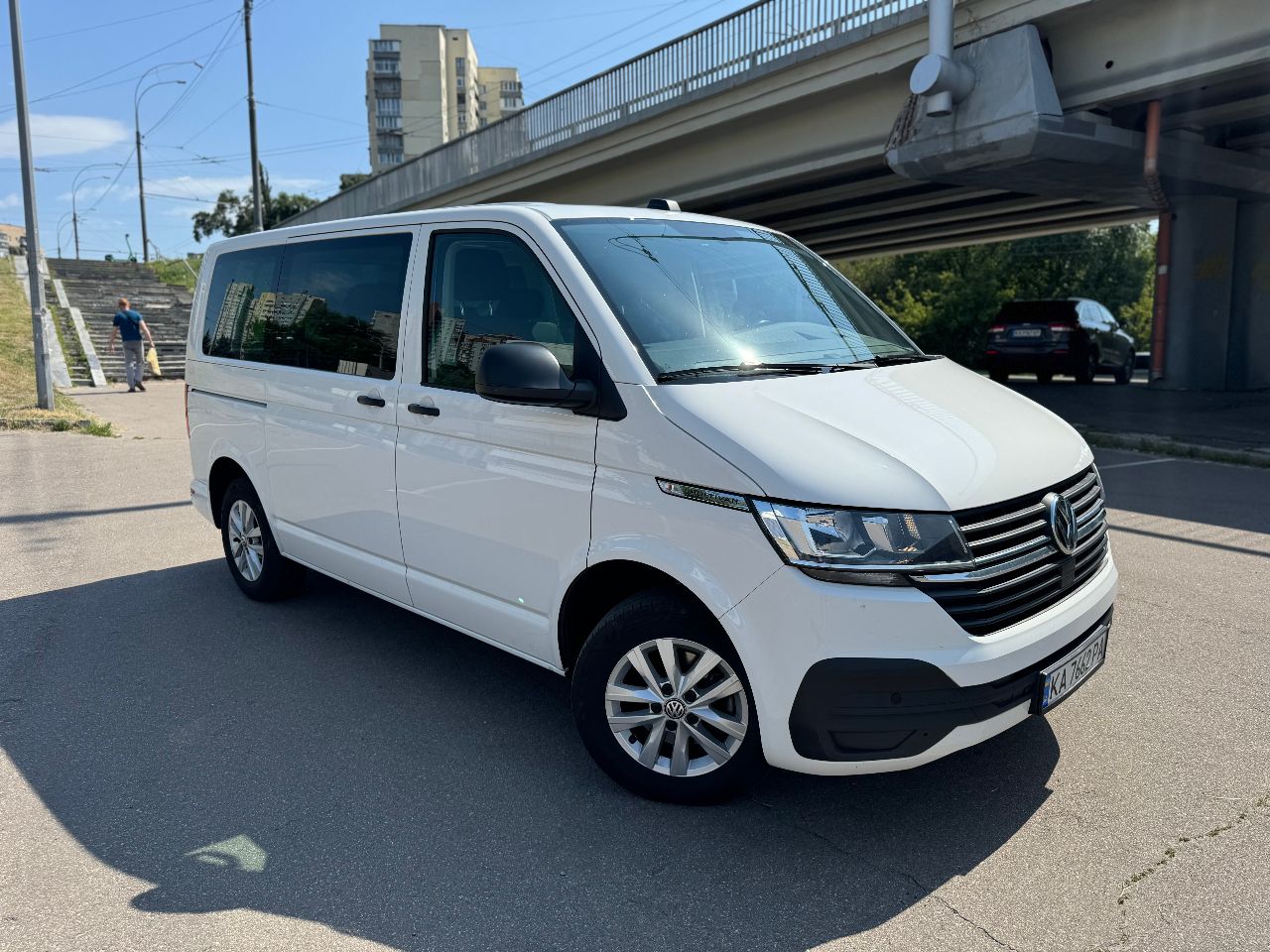 Volkswagen Multivan - фото 38