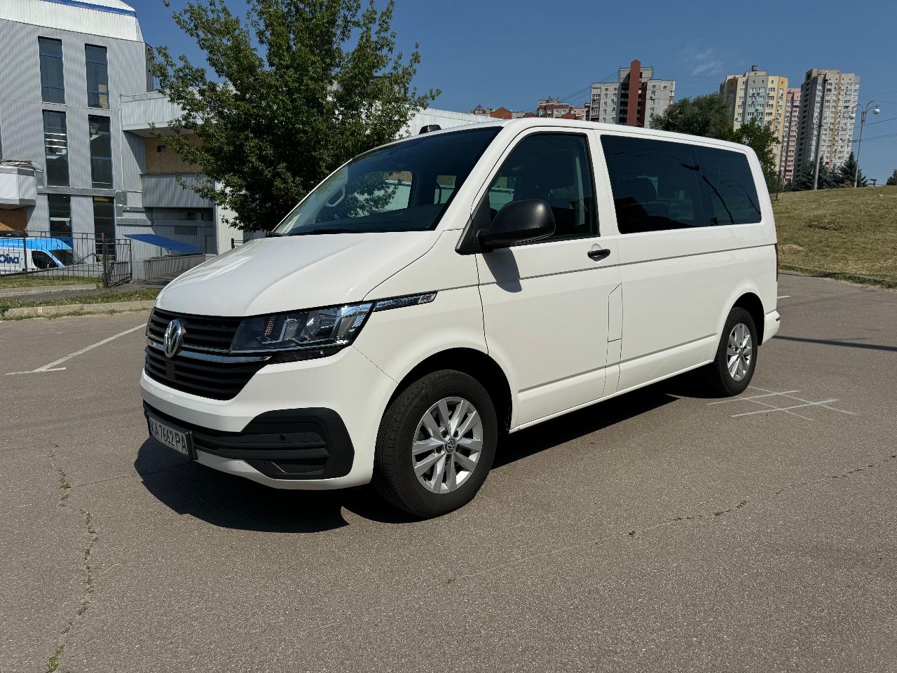 Volkswagen Multivan - фото 10