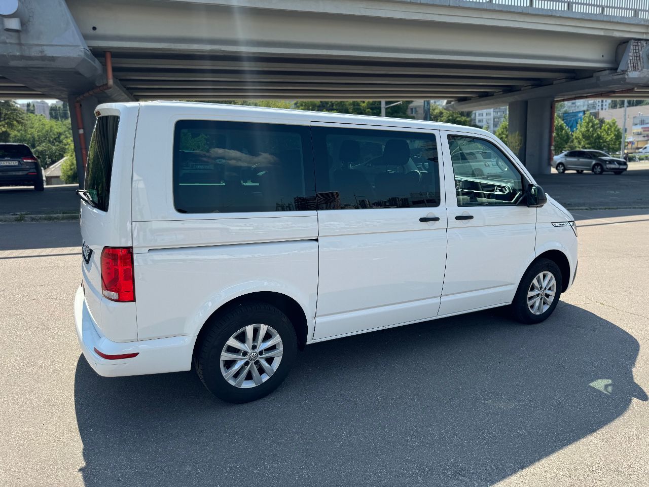 Volkswagen Multivan - фото 62