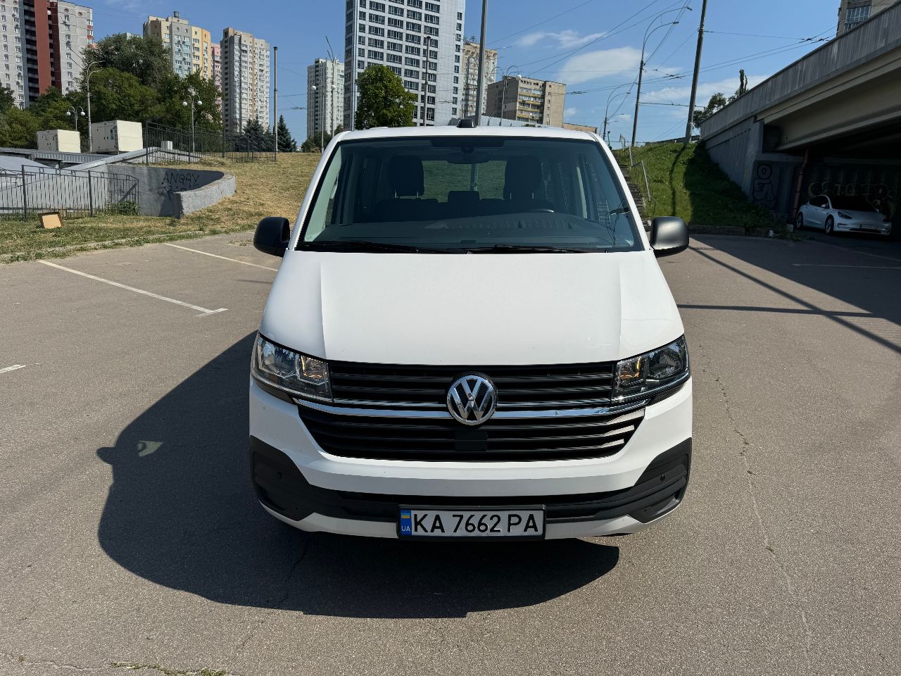 Volkswagen Multivan - фото 6