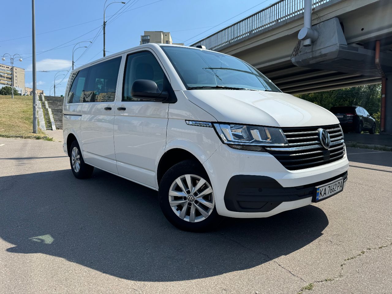 Volkswagen Multivan - фото 1