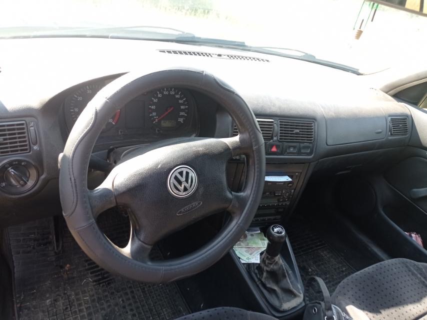 Volkswagen Golf - фото 10