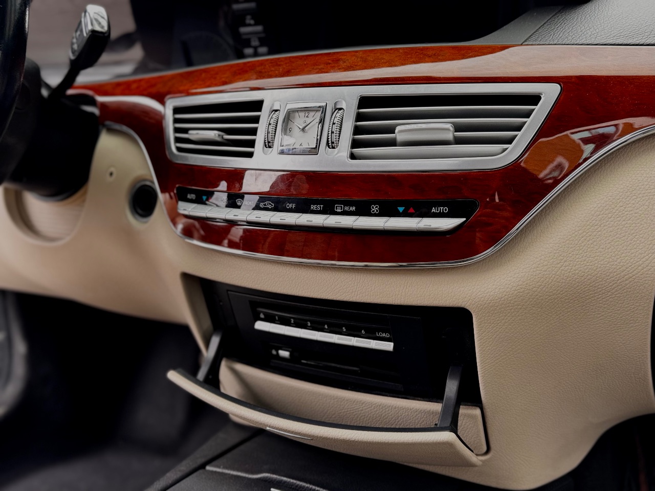 Mercedes-Benz S-Класс - фото 17