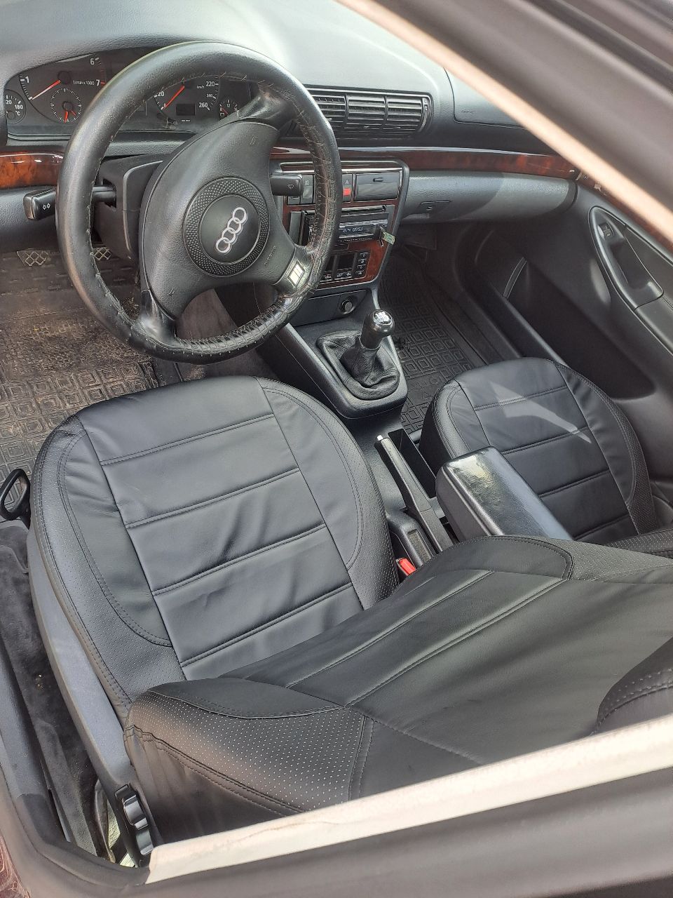 Audi A4 - фото 4