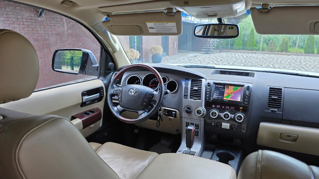 Toyota Sequoia - фото 20