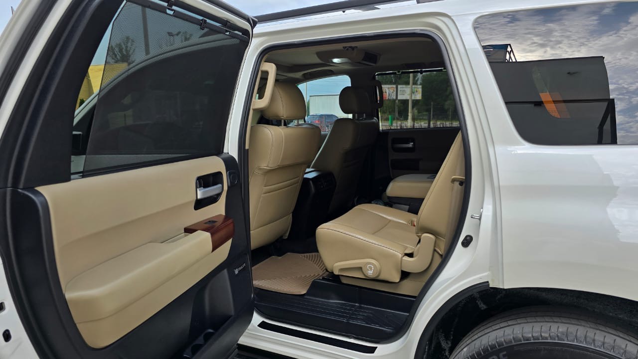 Toyota Sequoia - фото 10