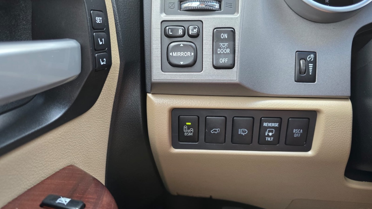 Toyota Sequoia - фото 28