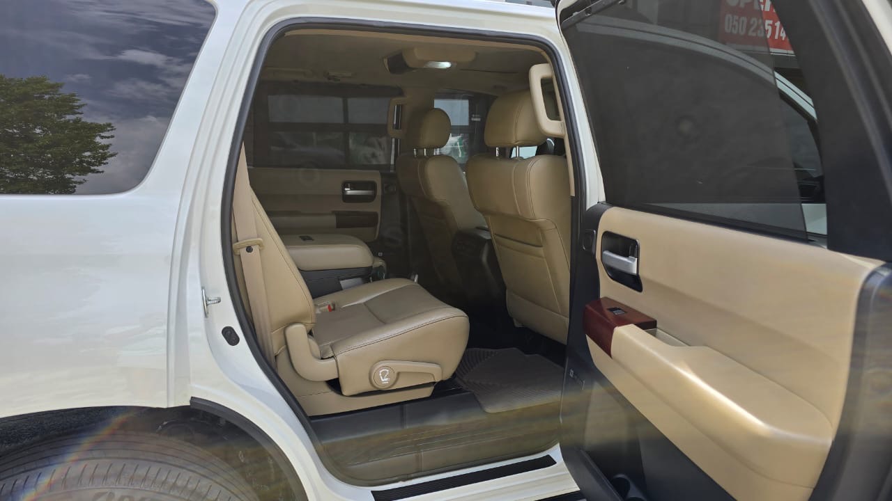 Toyota Sequoia - фото 13
