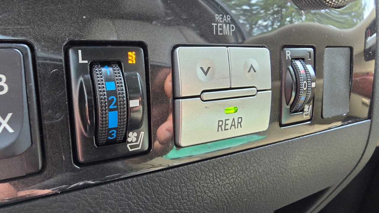 Toyota Sequoia - фото 25