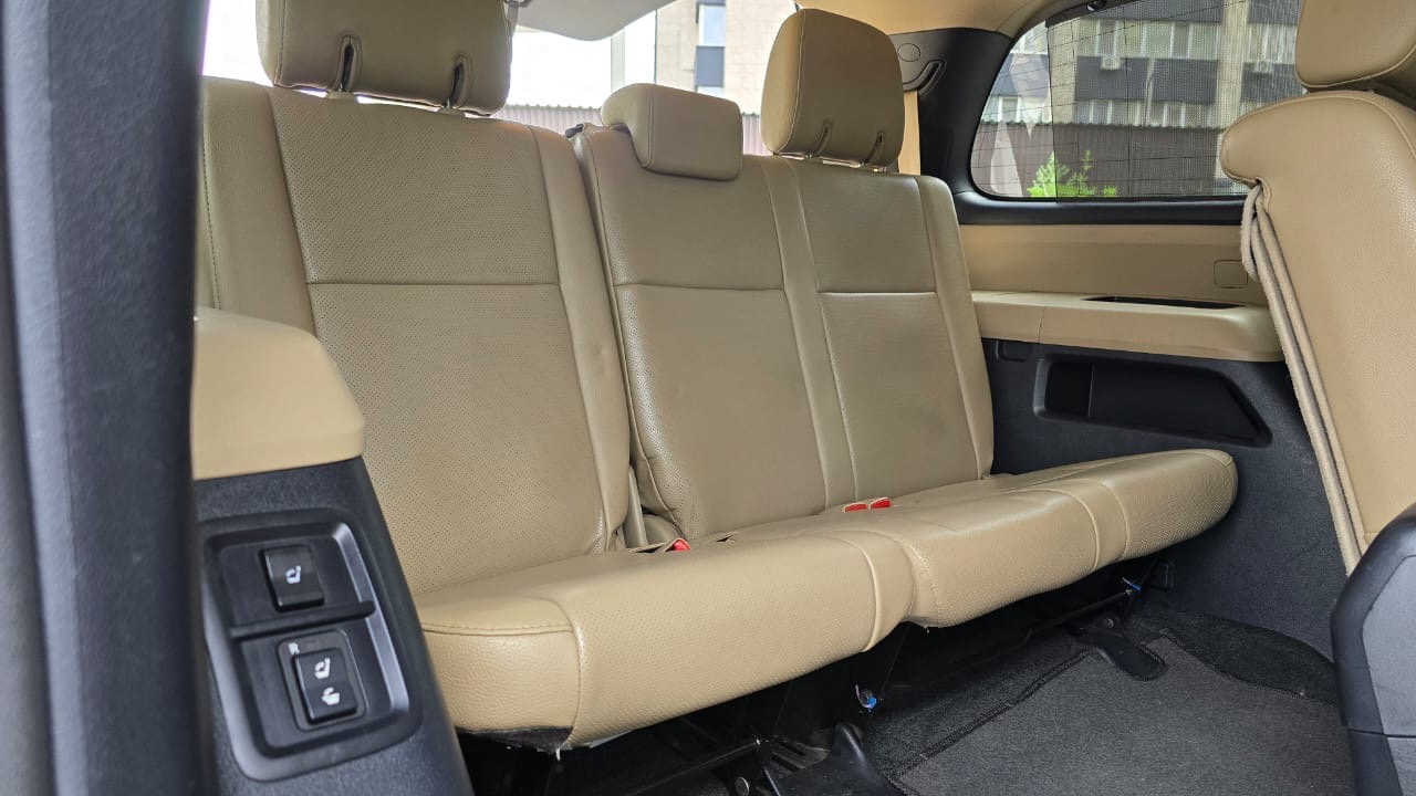 Toyota Sequoia - фото 16