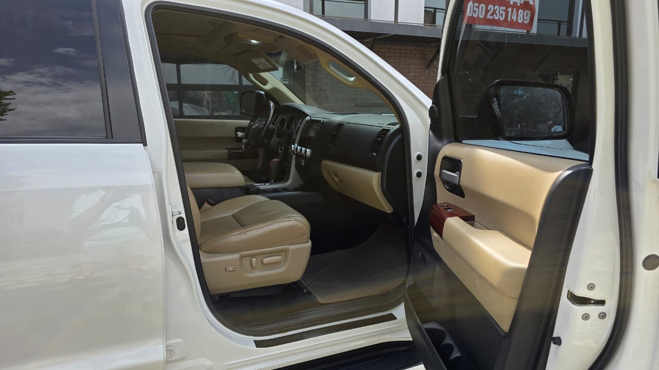 Toyota Sequoia - фото 12
