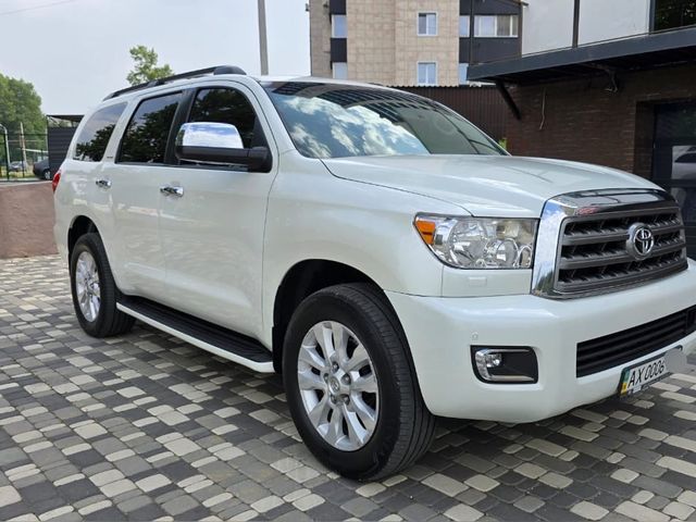 Toyota Sequoia - фото 3