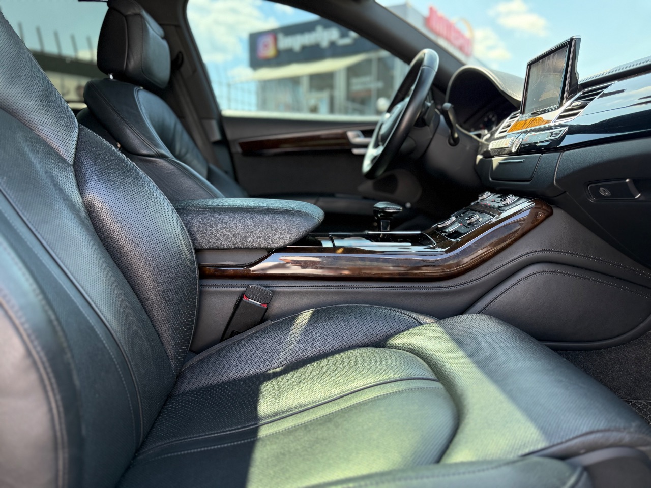 Audi A8 - фото 14