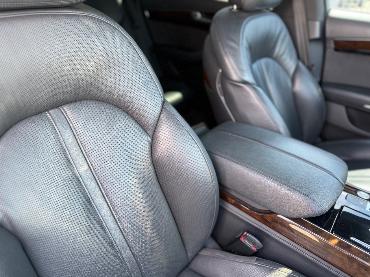 Audi A8 - фото 11