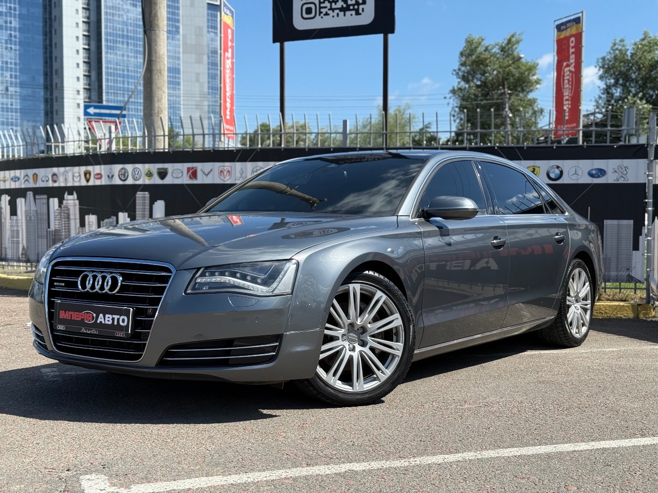 Audi A8 - фото 1