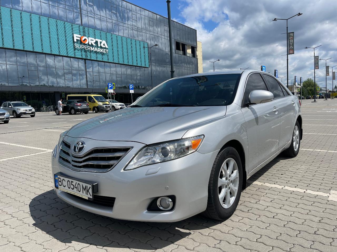 Toyota Camry - фото 1