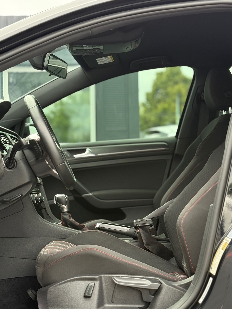 Volkswagen Golf GTI - фото 11