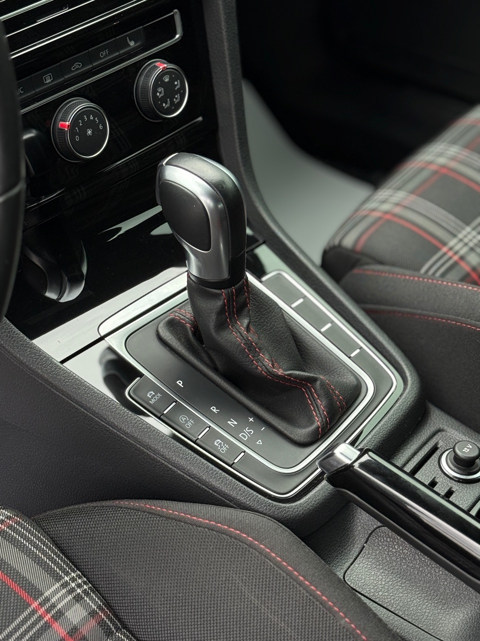 Volkswagen Golf GTI - зображення 5