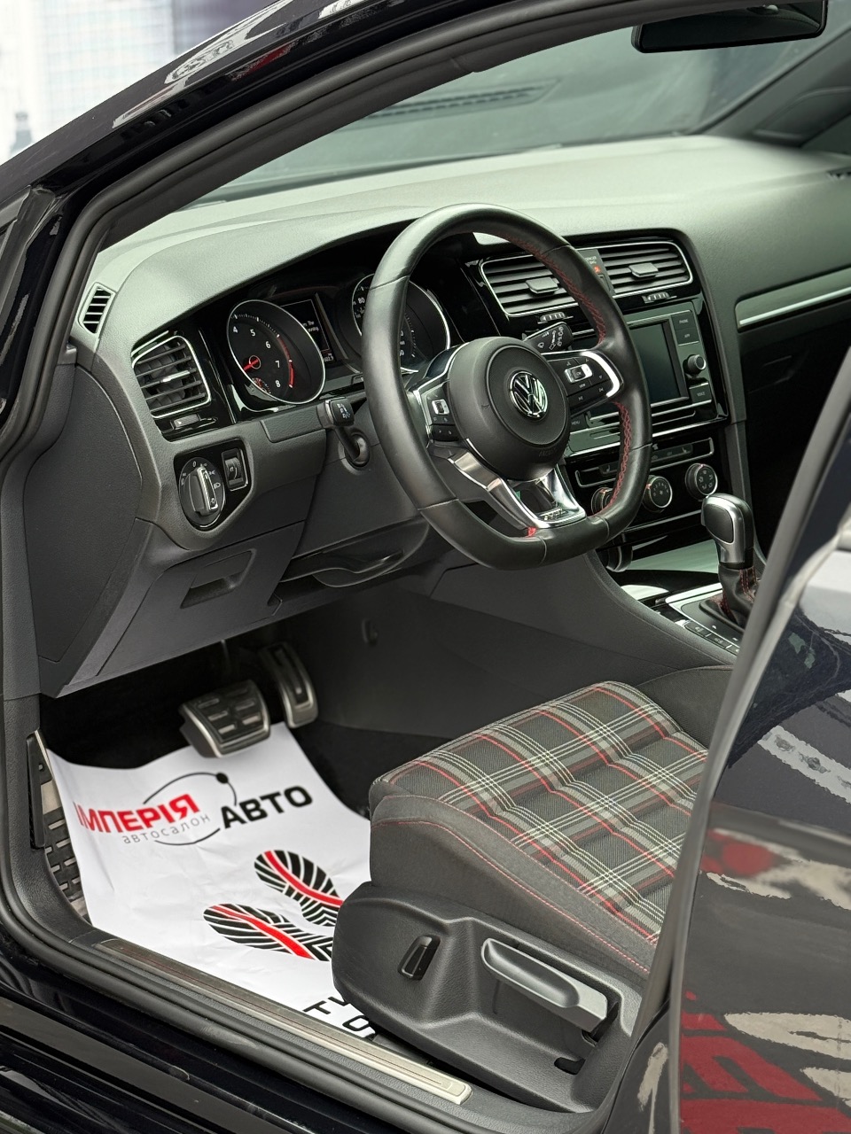 Volkswagen Golf GTI - фото 16