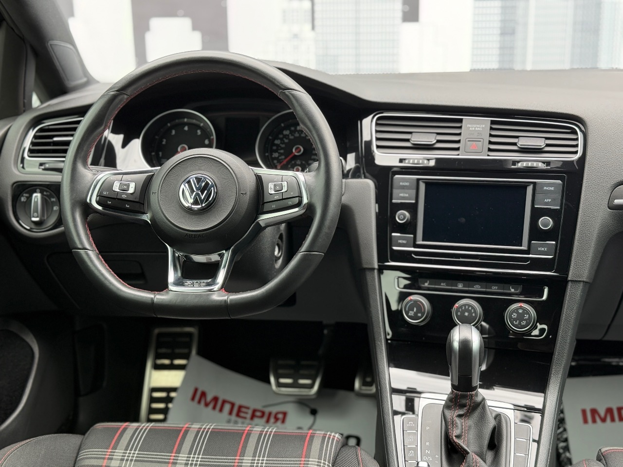 Volkswagen Golf GTI - фото 14