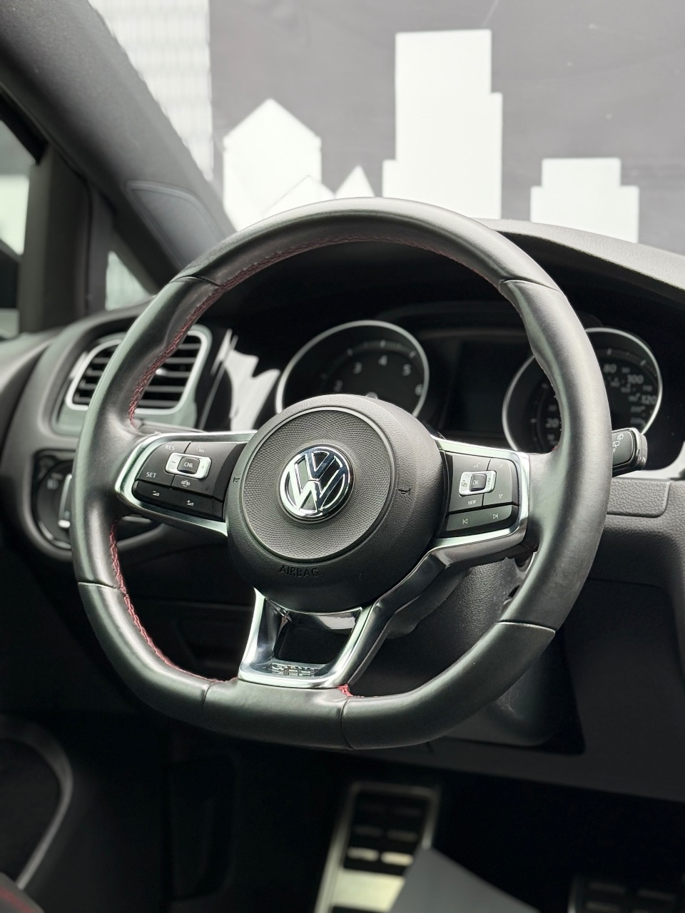 Volkswagen Golf GTI - фото 9