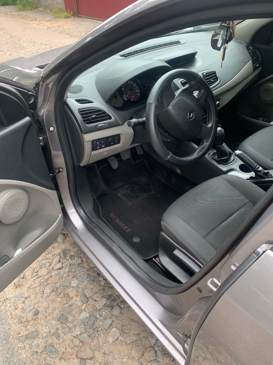 Renault Fluence - фото 9