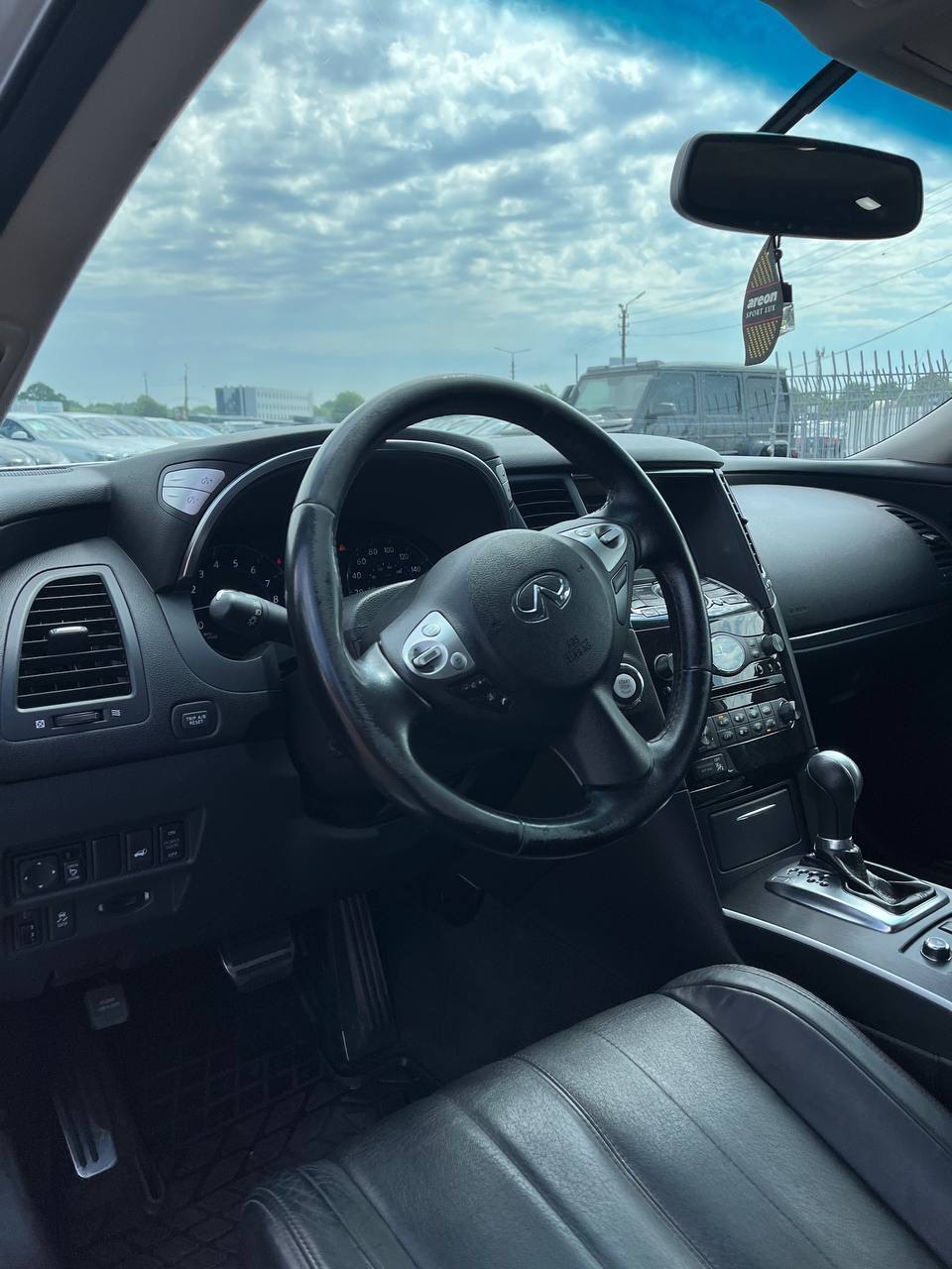 Infiniti QX70 - фото 3