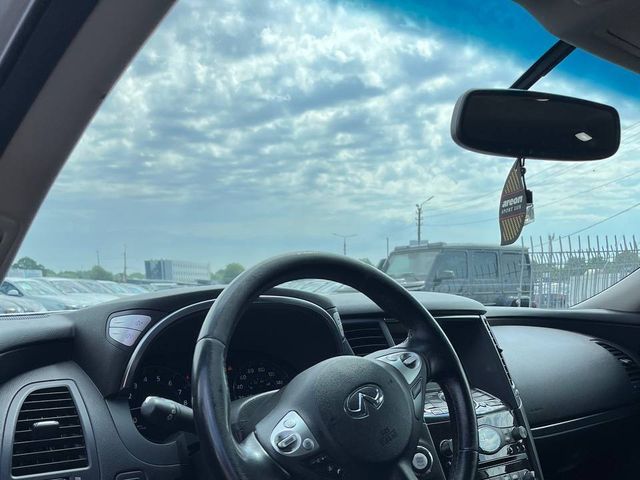 Infiniti QX70 - фото 3