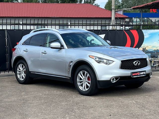 Infiniti QX70 - фото 1
