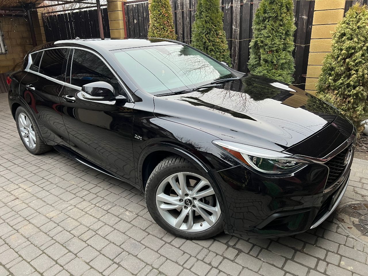 Infiniti QX30 - фото 1
