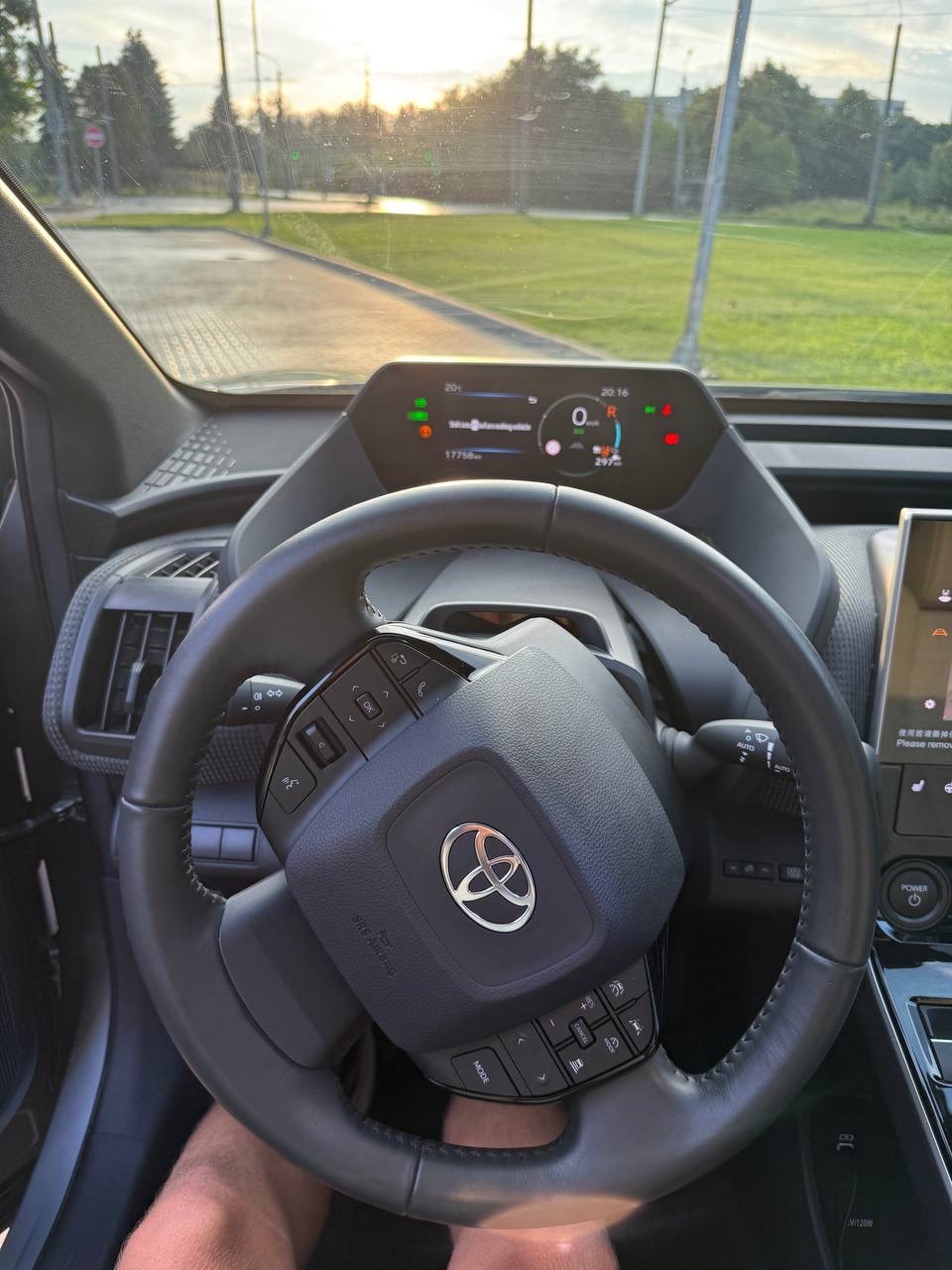 Toyota bZ4X - фото 11