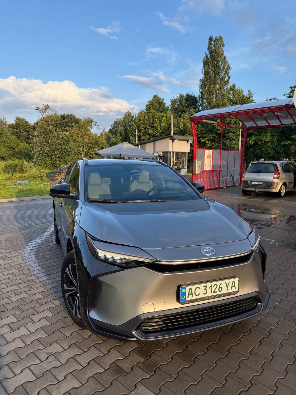 Toyota bZ4X - фото 1