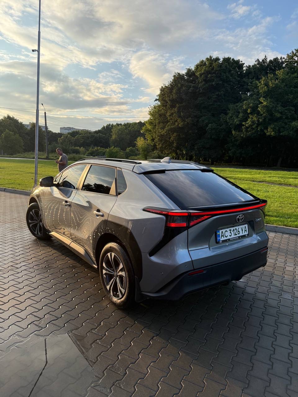 Toyota bZ4X - фото 5