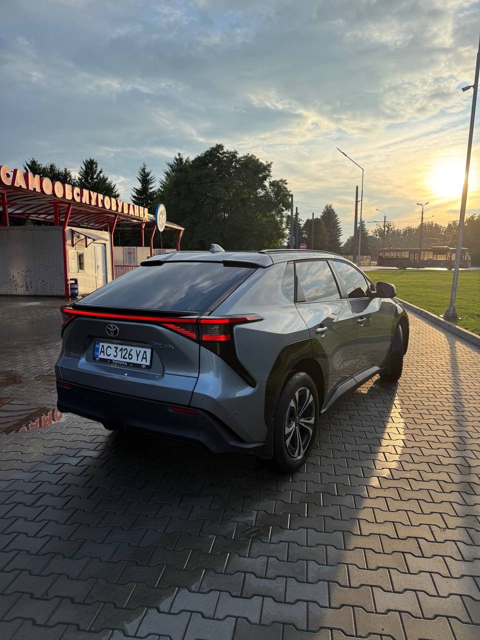 Toyota bZ4X - фото 4