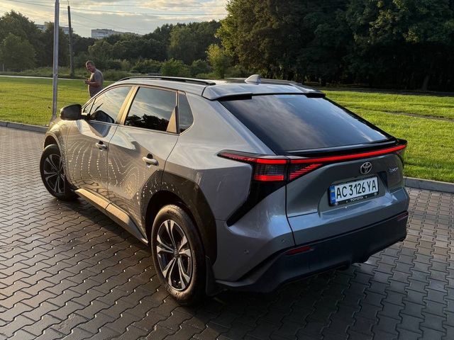 Toyota bZ4X - фото 5