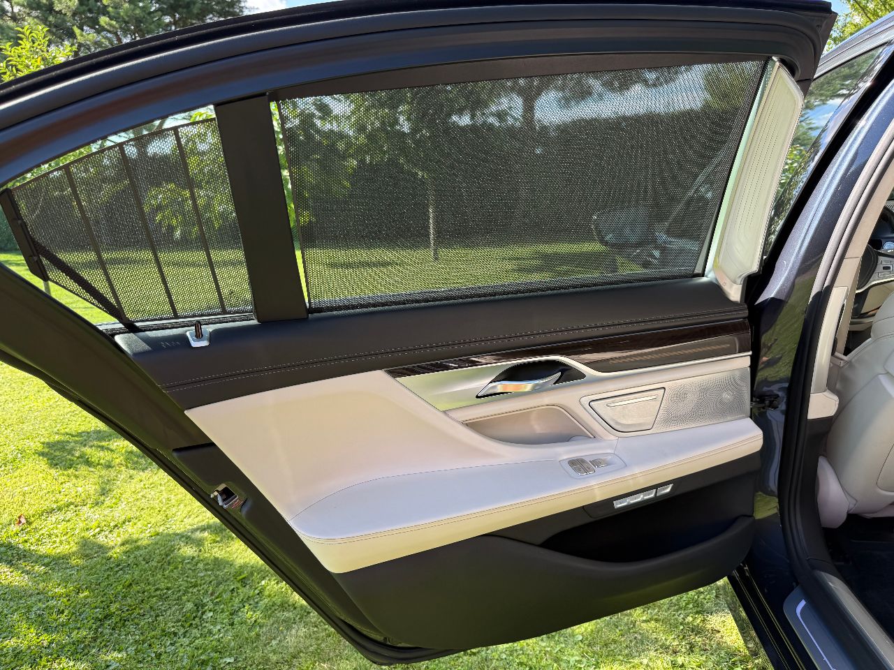 BMW 7 серії - фото 19