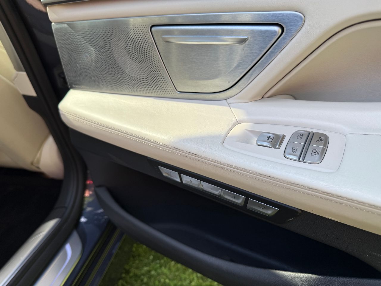 BMW 7 серії - фото 25