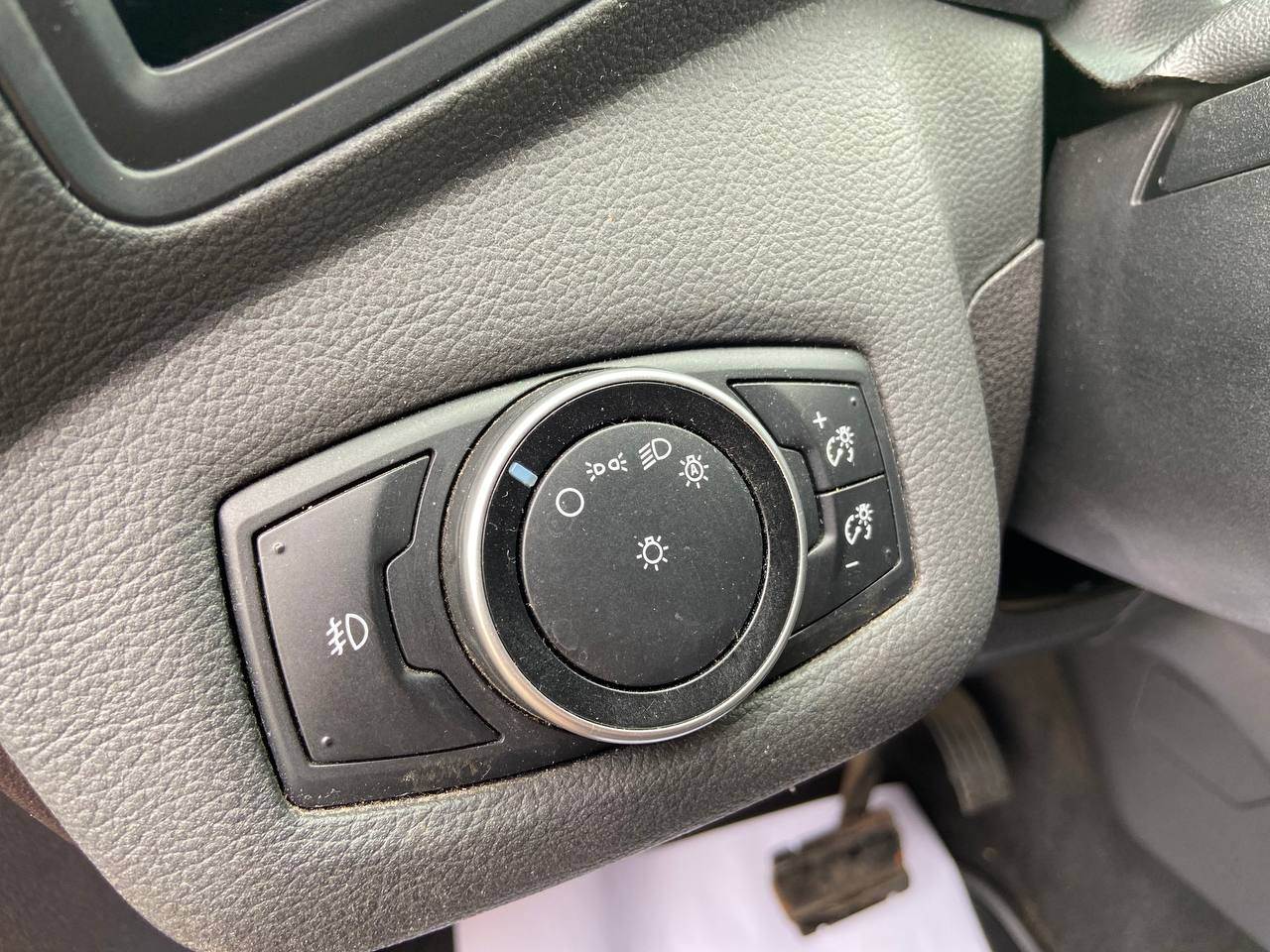 Ford Escape - фото 15