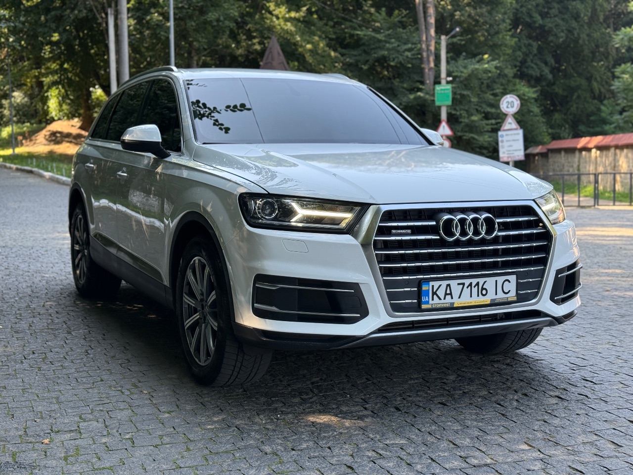 Audi Q7 - фото 1