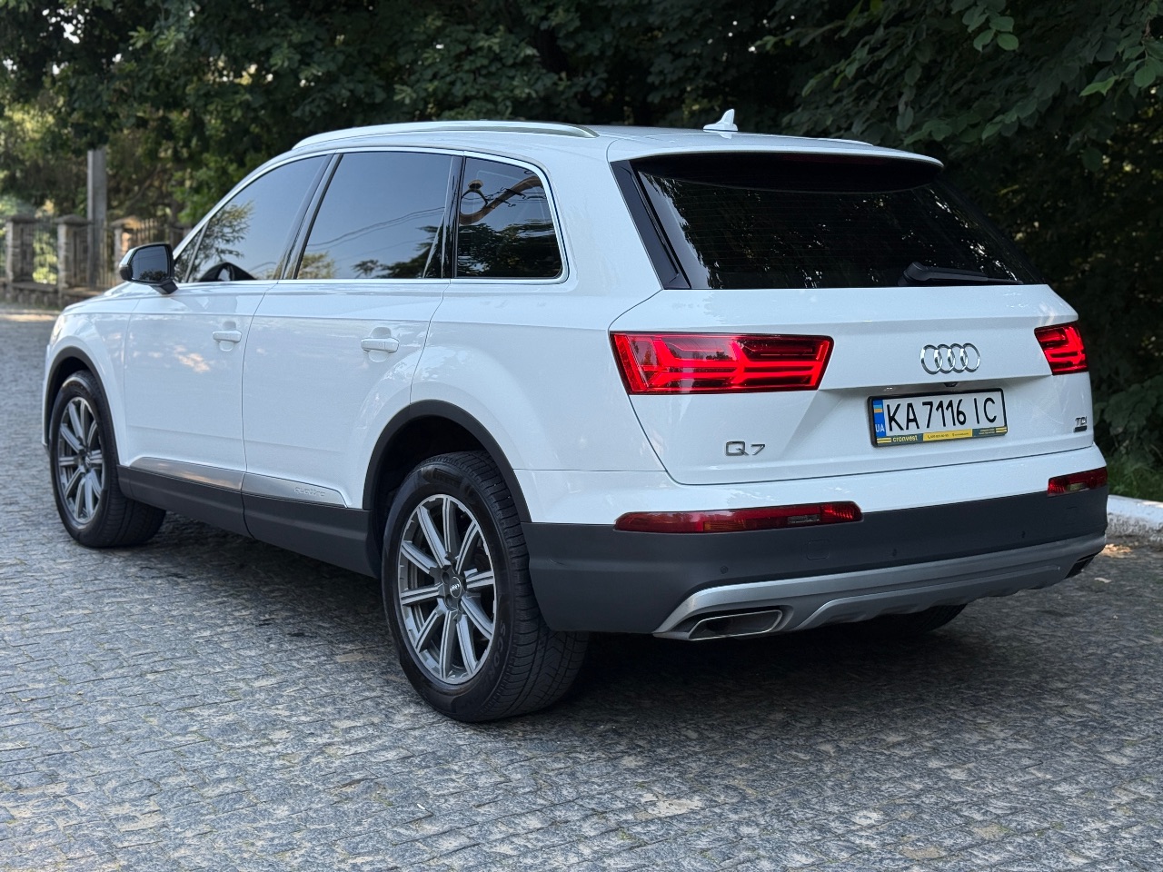 Audi Q7 - фото 8