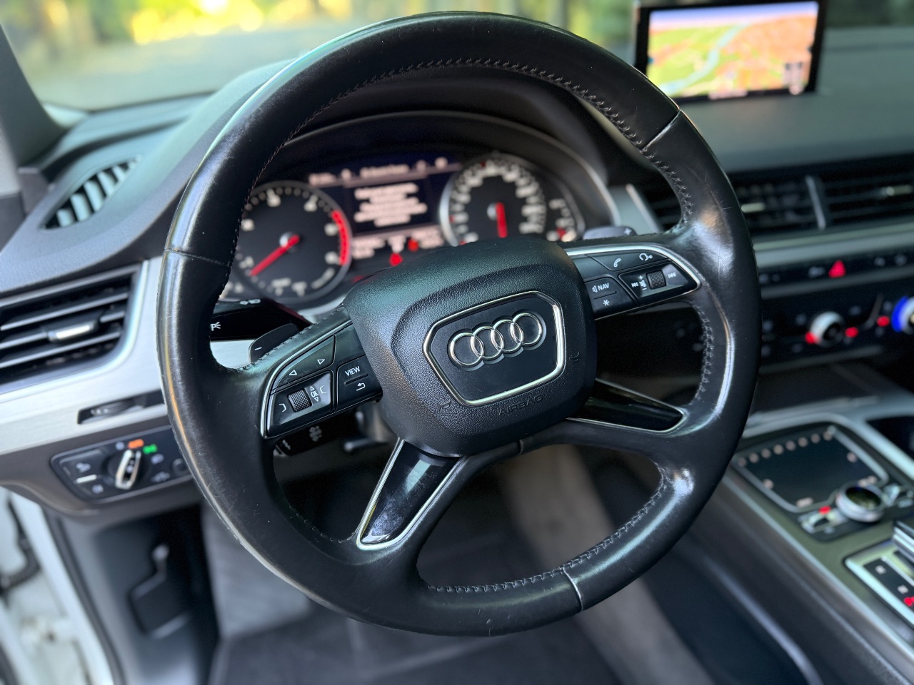 Audi Q7 - фото 21