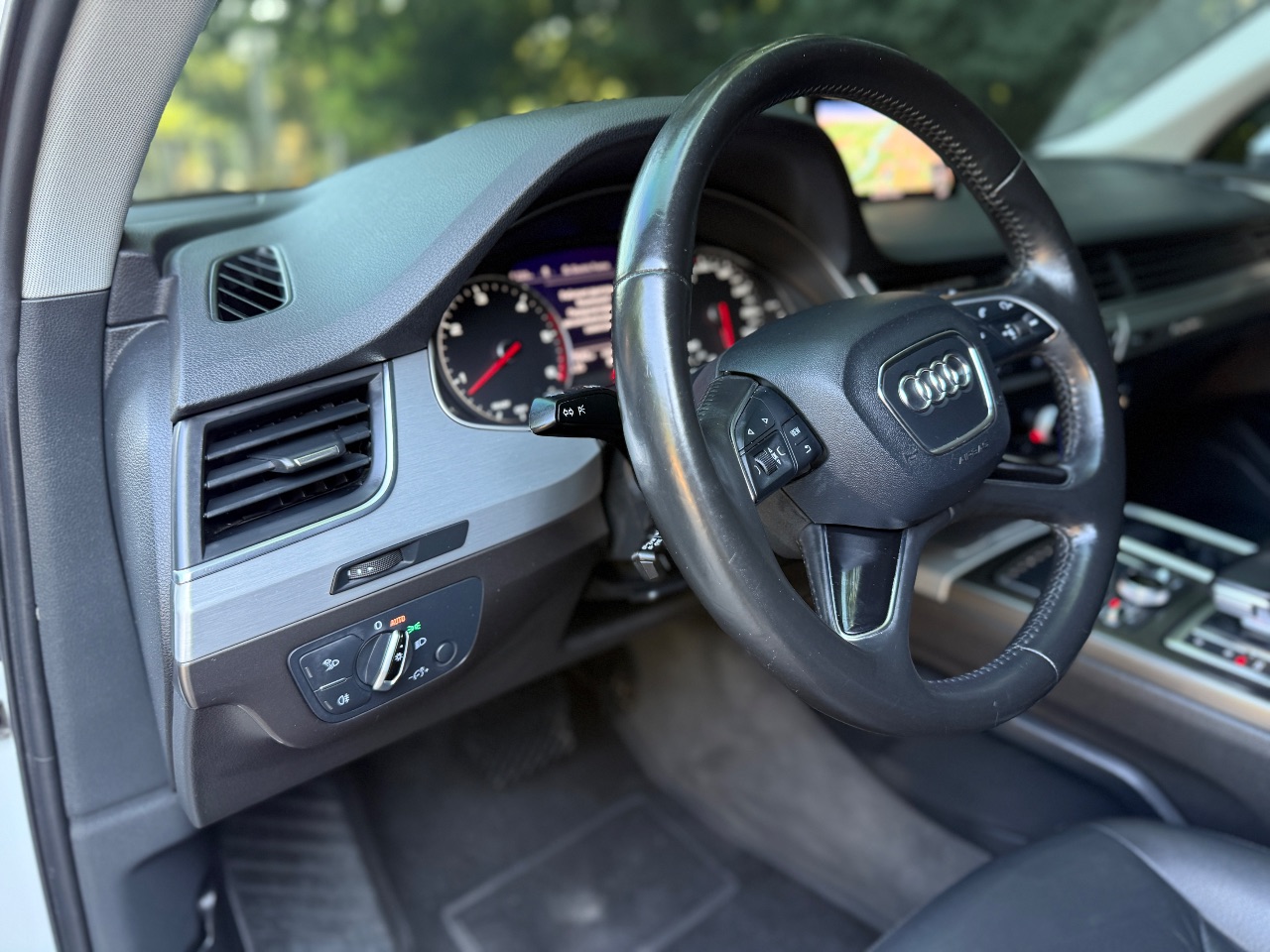 Audi Q7 - фото 20