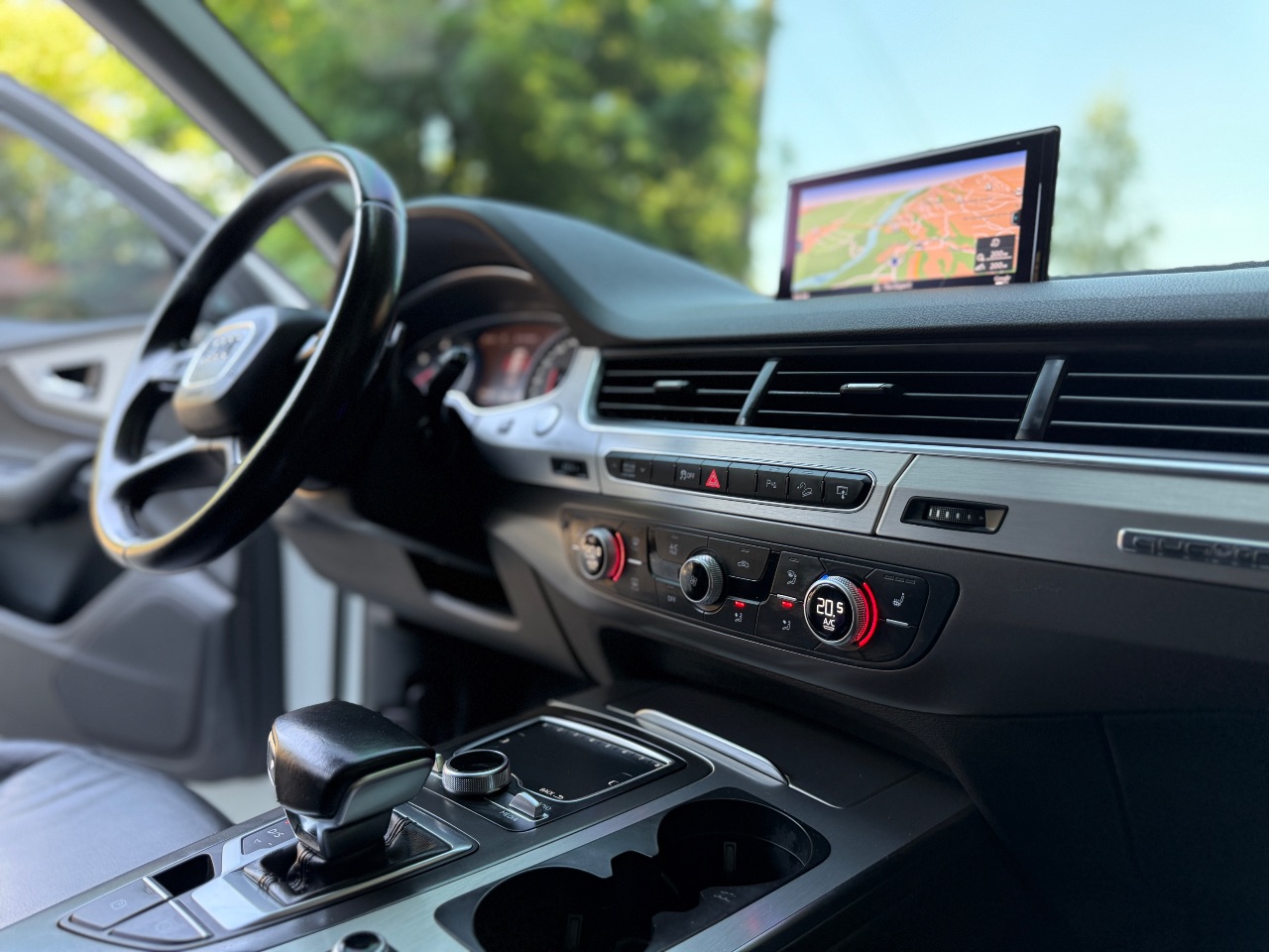 Audi Q7 - фото 39