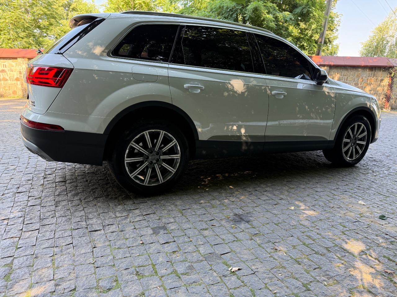 Audi Q7 - фото 14