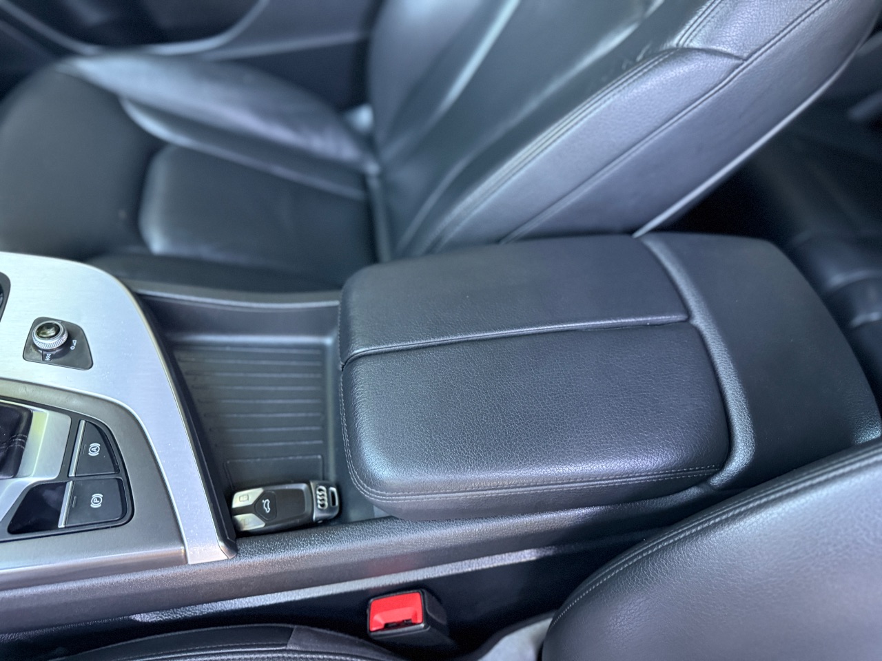 Audi Q7 - фото 26